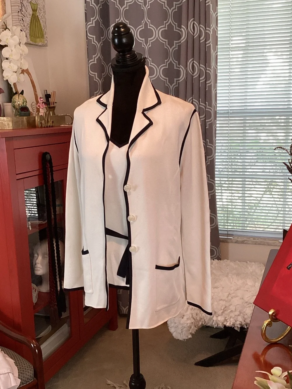Dana Buchman Cream w/ Black Trim 2 Piece Set